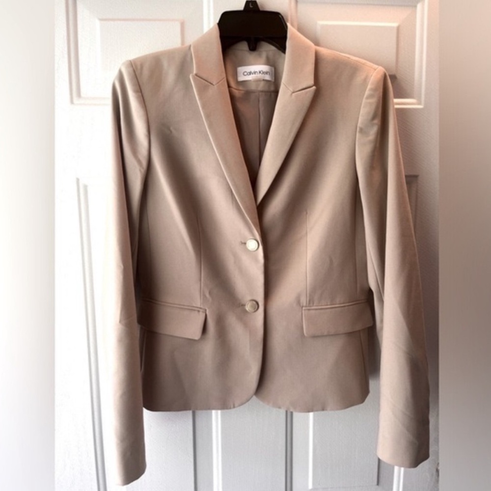 Calvin Klein Women's Two Button Lux Blazer
Size 6
